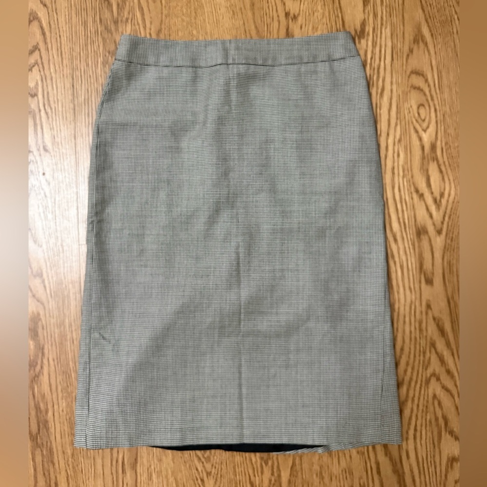 LOFT Gray Micro-Check Pencil Skirt - cute kick ruffle on back!